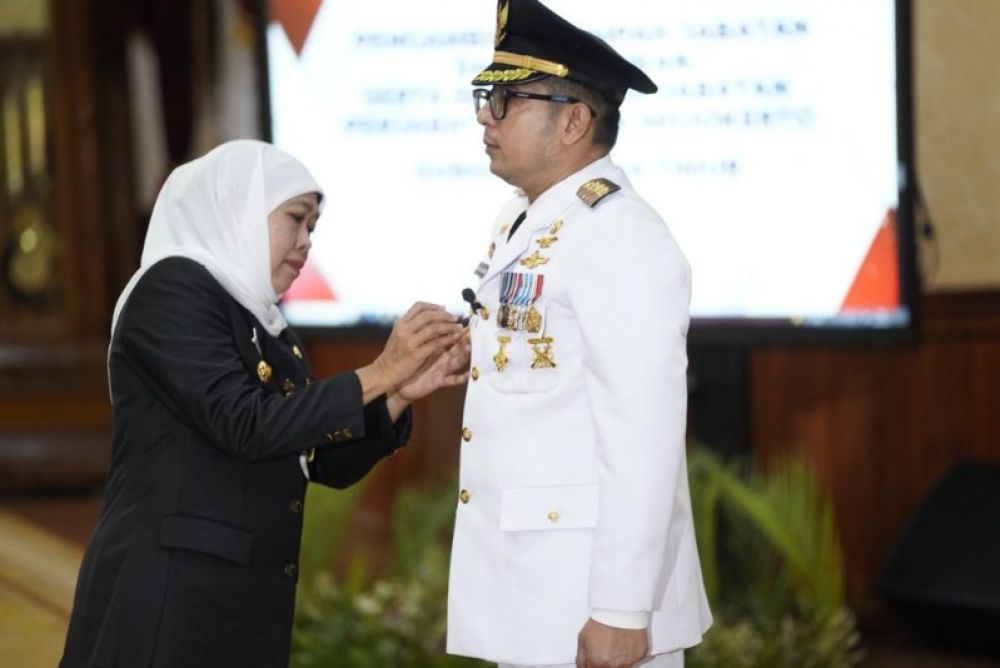 Gubernur Jawa Timur Khofifah Indar Parawansa melantik Muhammad Ali Kuncoro sebagai Pj Wali Kota Mojokerto. (ist)