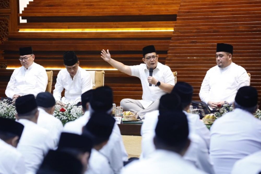 Pj Gubernur Adhy saat menyampaikan sambuta di hadapan forkopimda di gedung negara Grahadi Surabaya. (Ist) 