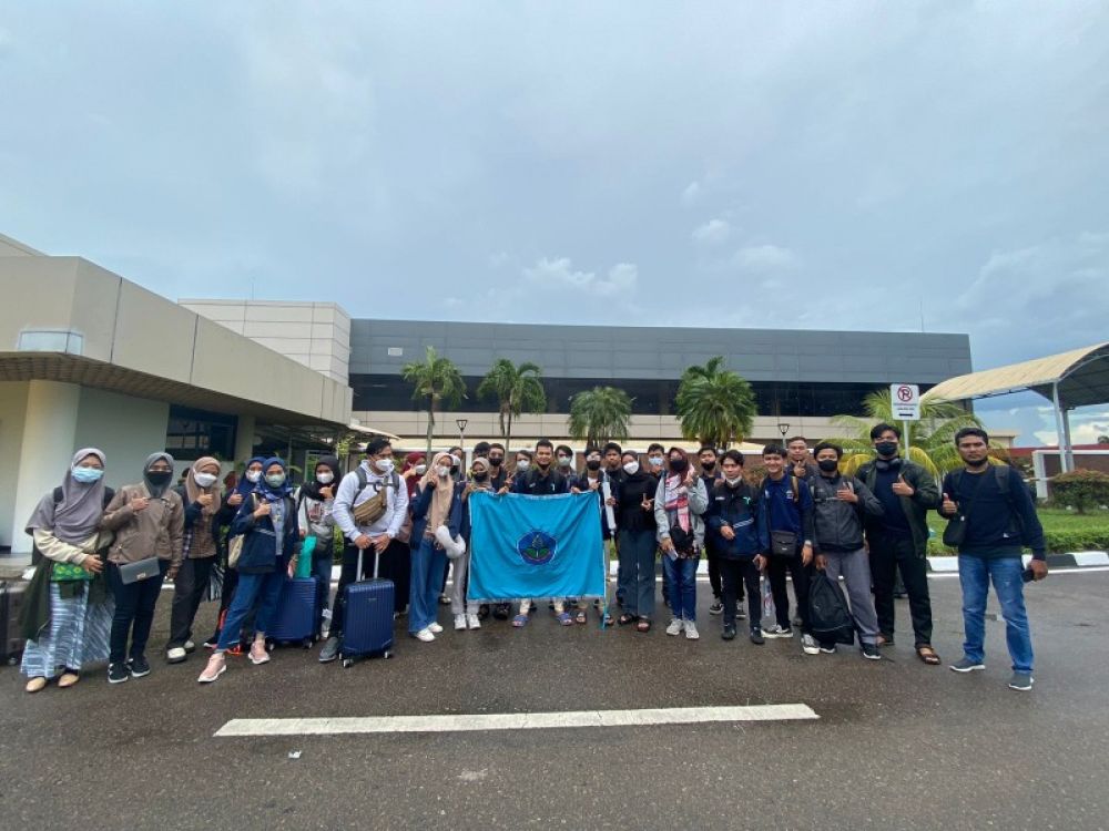 Mahasiswa Politeknik Jember saat pengenalan mahasiswa dan kegiatan di luar kampus. (Ist) 