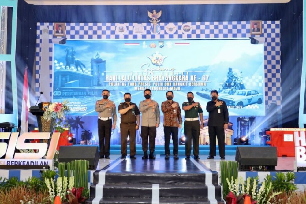 Polda Jatim Irjen Pol Nico Afinta saat menghadiri syukuran HUT Lantas Bhayangkara ke 67. (Ist) 