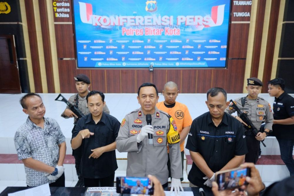 Kapolres Blitar Kota saat menggelar jumpa pers terkait penangkapan peredaran sabu. (Ist) 