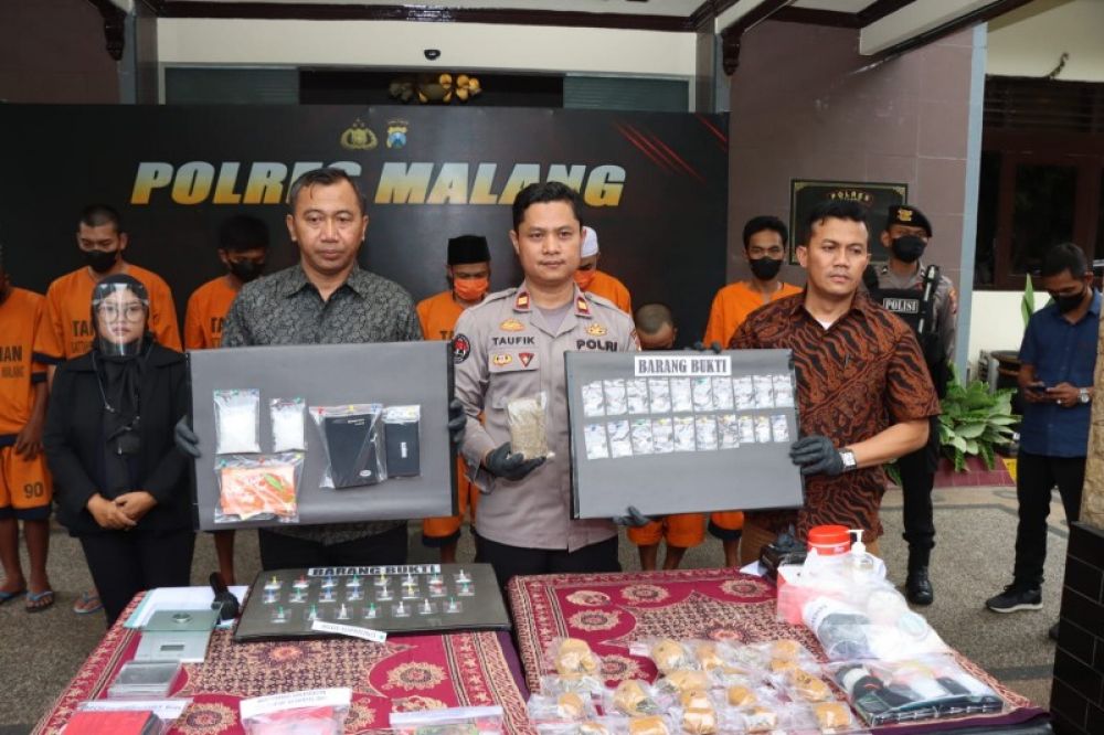 Kapolres Malang, AKBP Putu Kholis Aryana gelar rilis penanangkapan kasus narkoba. (Ist) 