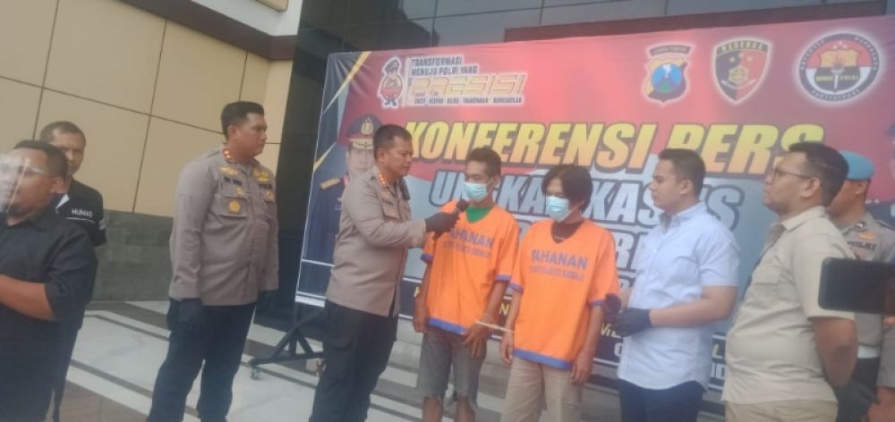 Kapolresta Sidoarjo, Kombes Pol Kusumo Wahyu Bintoro gelar rilis penangkapan sopir pengangkut BBM bersubsidi. (Ist) 
