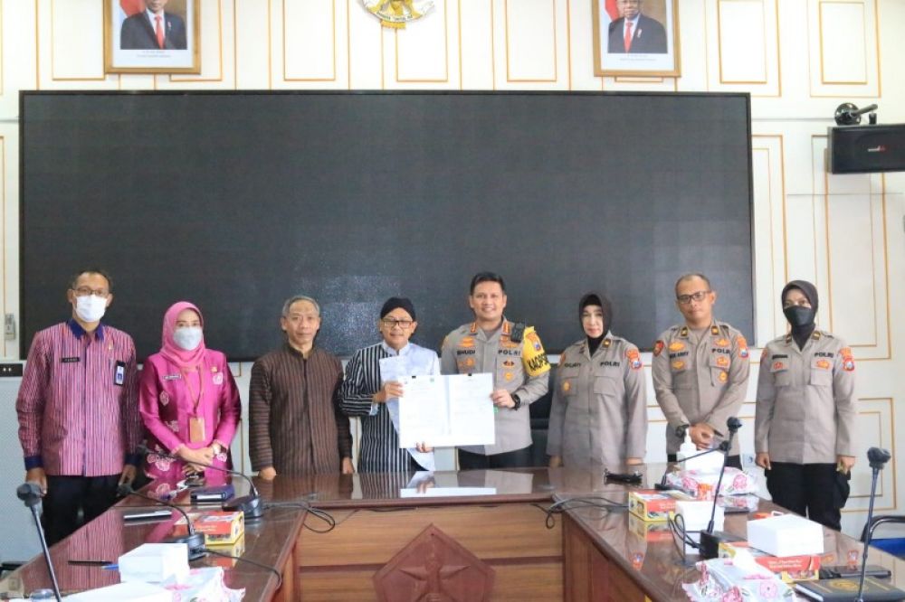 Pemkot Malang bersama Pokresta Malang Kota saat tandatangani kesepakatan bersama untuk peningkatan pelayanan publik. (Ist) 