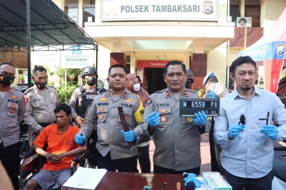 Polrestaves Surabaya gelar rilis penangkapan pelaku curanmor di Perumahan Wisma Mukti Surabaya. (Ist) 