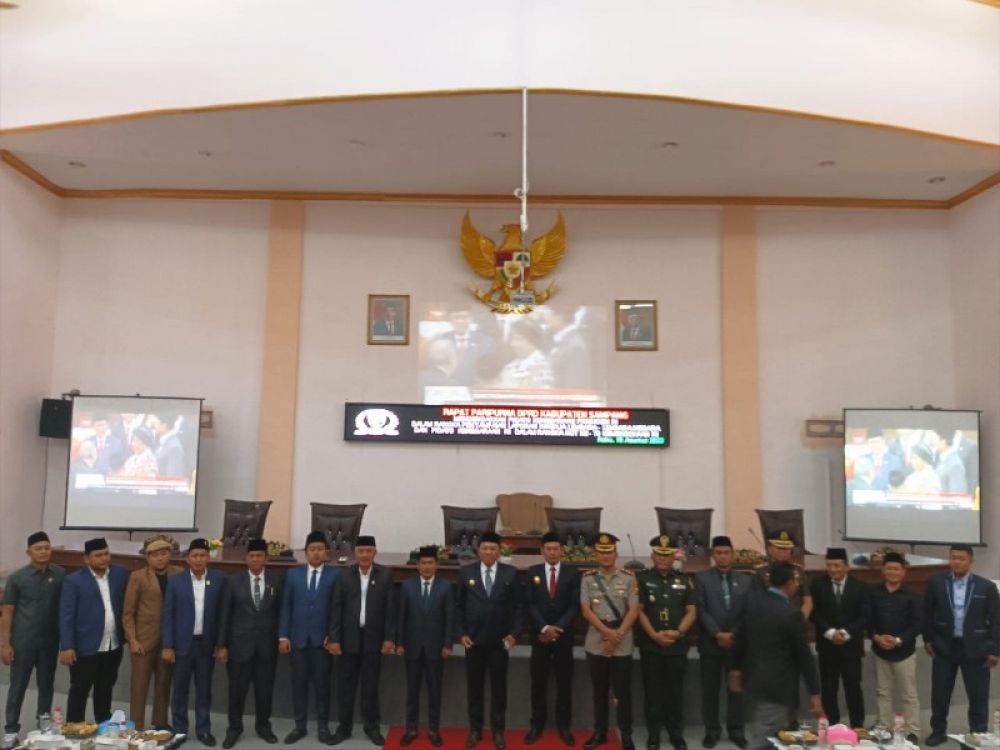 Ketua DPRD, Bupati dan Forkopimda saat mengikuti rapat paripurna DPRD Sampang. (Ist) 