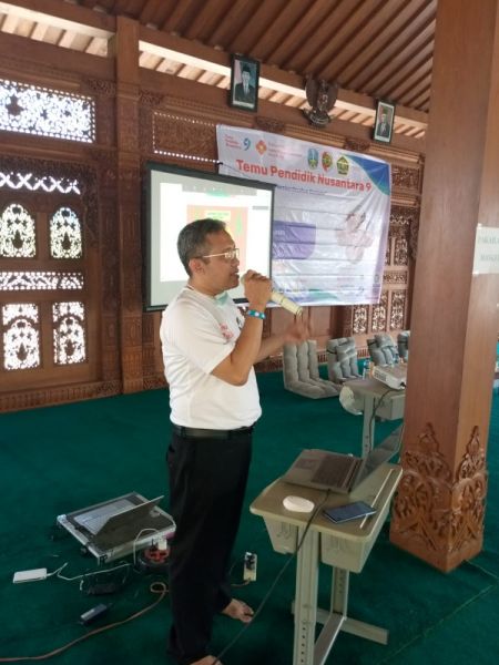Rudy Prihatin, selaku ketua KGBN 9 Mojokerto sekaligus sebagai pemateri. (ram) 