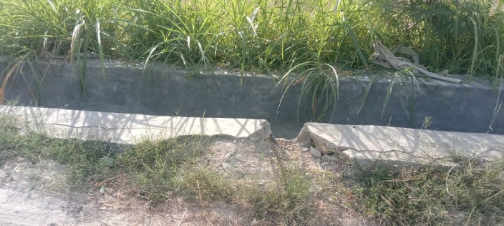 Proyek irigasi program P3-TGAI di Bumbungan baru dikerjakan tiga bulan lalu sudah rusak. Diduga pekerjaannya asal- asalan dan tidak sesuai bestek. (Ist) 