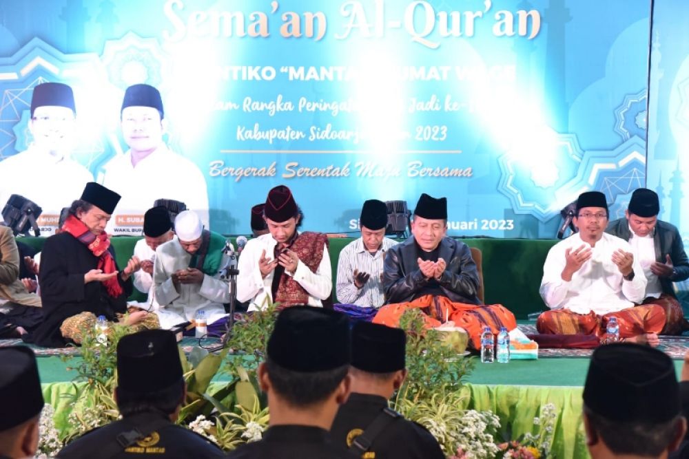 Bupati Muhdlor bersama Wabup Subandi saat menghadiri Semaan Alquran Jantiko Mantab di Pendopo Delta Wibawa Sidoarjo. (Ist) 