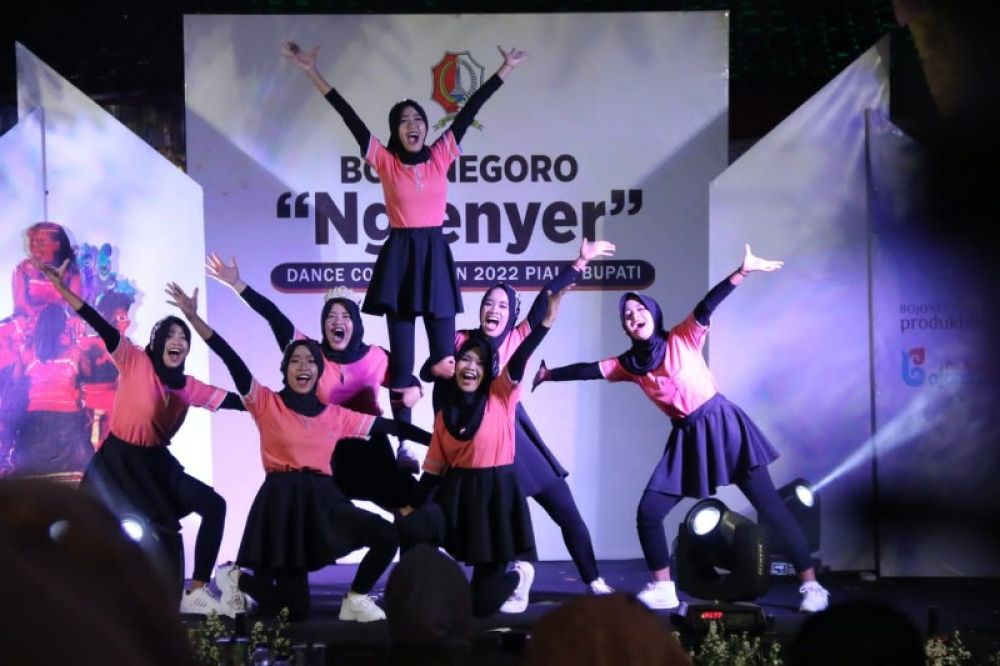 Putaran terakhir Bojonegoro Dance Nglenyer Competition 2022 di Sugihwaras semakin senarak. peserta berebut tiket juara 1-3. (Ist) 