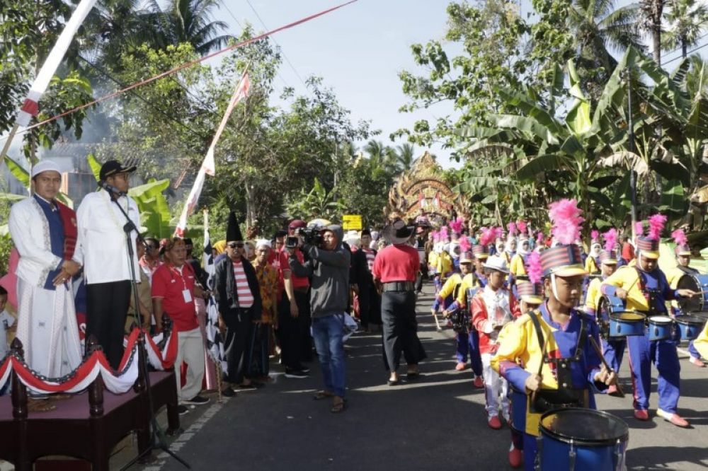 Bupati Sumenep Lepas Pawai Budaya di Batang-Batang