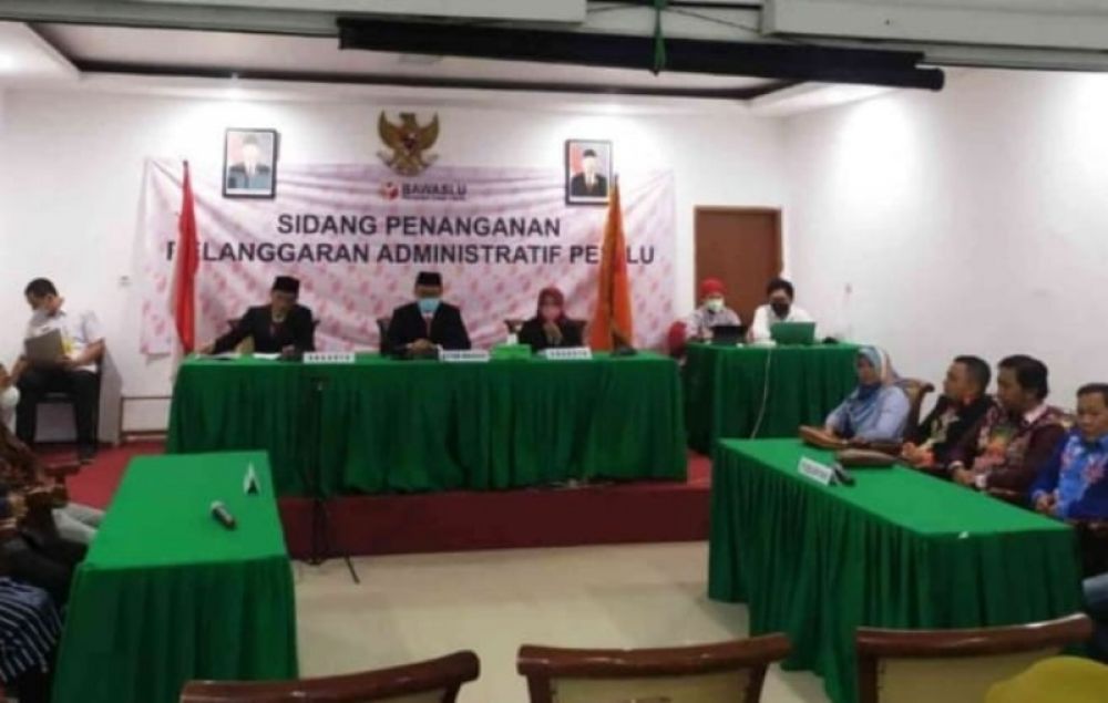 Foto: Suasana sidang putusan Bawaslu Provinsi Jawa Timur dengan terlapor KPU Kabupaten Mojokerto, dugaan Pelanggaran Administratif Pemilu (ist)