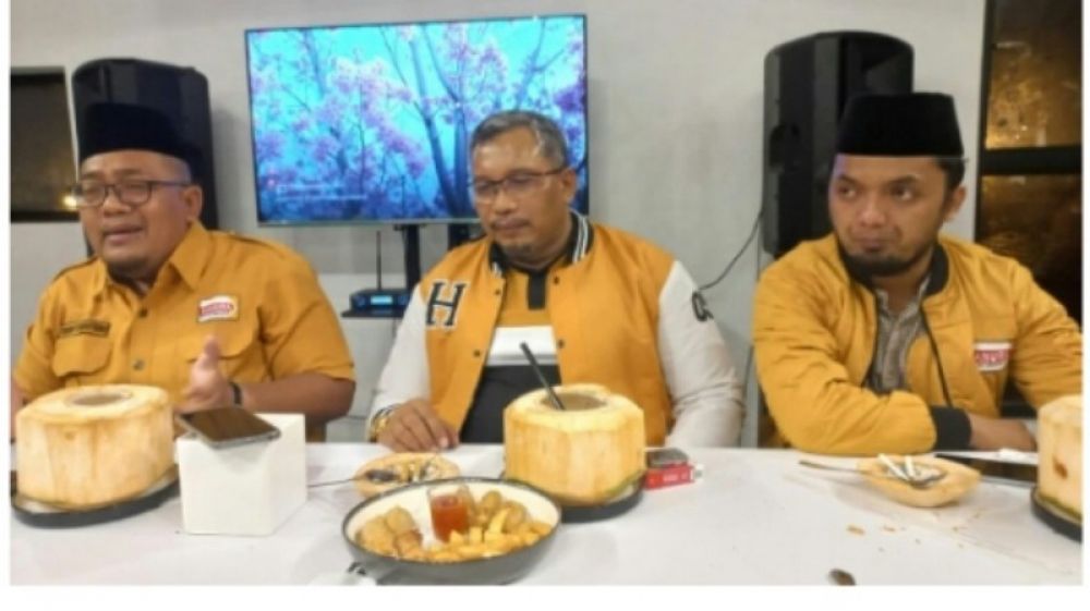 Ketua DPC Hanura Mojokerto Syaiku Subkhan beserta jajaran pengurus DPW Hanura Jawa Timur (ist) 