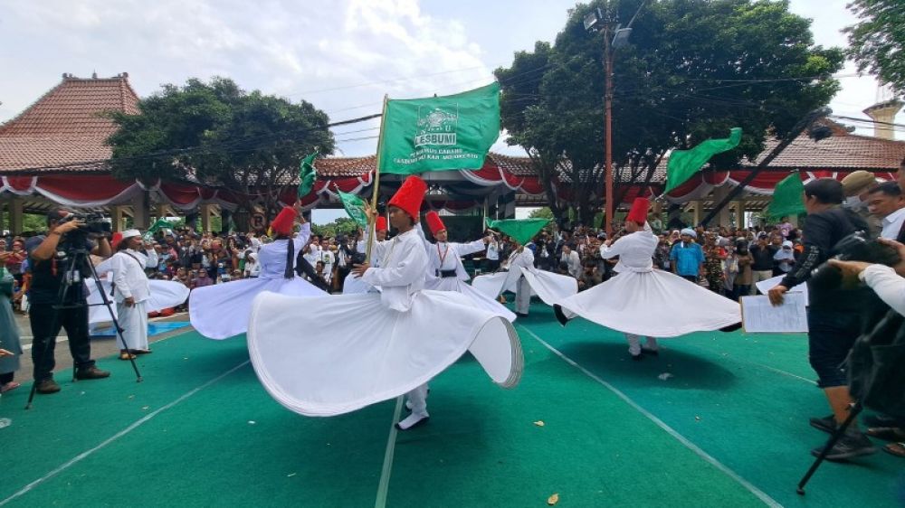 Tarian Sufi sepanjang 2 kilometer saat resepsi satu abad NU menjadi simbol NU memasuki abad ke 2.(ist) 