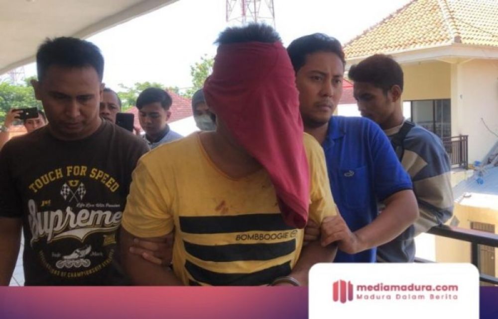 Terduga pelaku saat diamankan petugas. (Ist) 