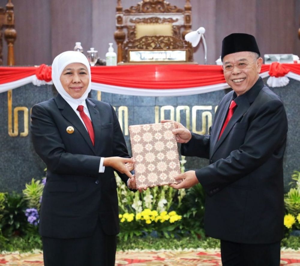 Gubernur Khofifah terima rekomendasi LKPJ TA 2022. (IST) 