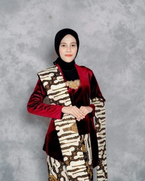 Tiara Astri, Mahasiswi Fakultas Hukum Universitas Airlangga (FH UNAIR) angkatan 2019 berhasil menyabet gelar Wakil II Duta Pustaka Jawa Timur 2022.(ist) 