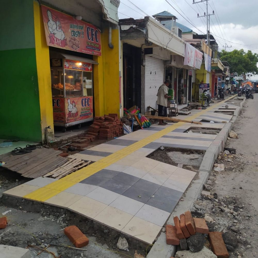 Proyek pembangunan revitalisasi Trotoar di Kabupaten Bojonegoro terus dikebut, ditargetkan ada 12 Titik dibTahun 2022 ini rampung akhir tahun ini. (Ist) 