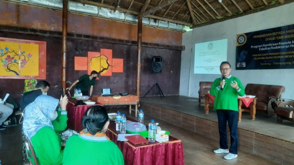 Pelatihan peningkatan susu sapi dan Wisata Cowindo dari FKH UNAIR. (Ist) 