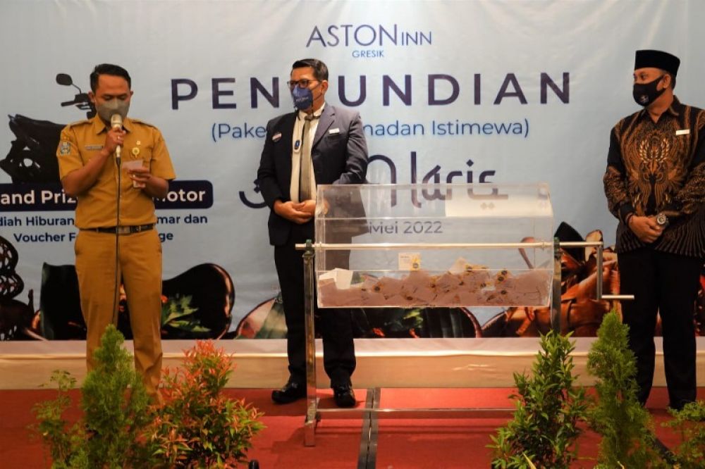 Suasana pengumuman Undian yang dihadiri notaris dan Dinas Sosial Provinsi dan Dinsos Kabupaten Gresik. (Ist) 