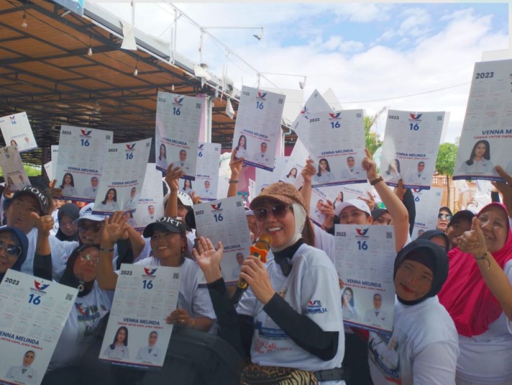 Venna Melinda Senam Bareng Kartini Perindo di Wates Kediri