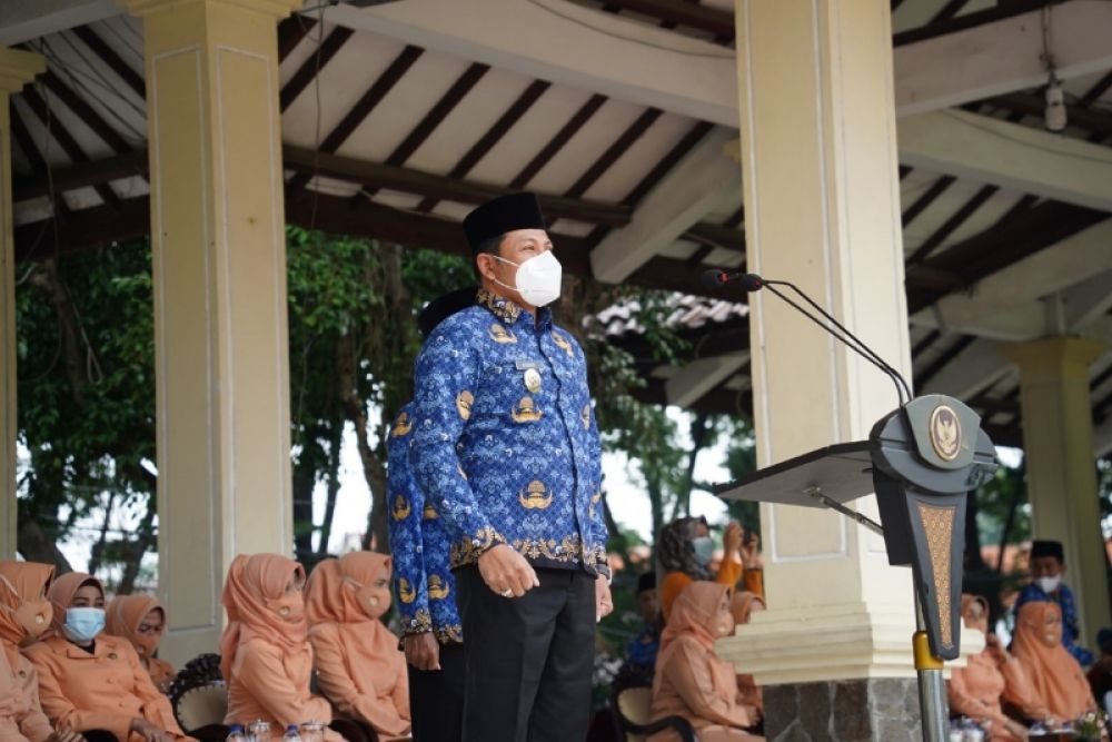 Wakil Bupati Sidoarjo, H Subandi saat memimpin upacara Hari Korpri ke 51 Tahun 2022 di Alun-alun Sidoarjo (Ist) 