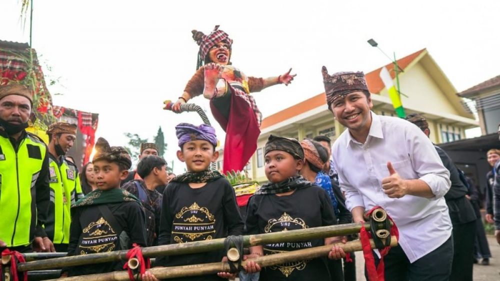 Wakil Gubernur Emil Elestianto Dardak memberangkatkan pawai Ogoh-ogoh di Bromo, Pasuruan. (Ist) 