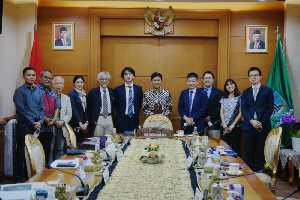 Wakil Gubernur Jawa Timur Emil Elestianto Dardak saat audiensi dengan tim Survey JICA bahas Percepatan Kereta Cepat untuk Surabaya di Gedung Grahadi Surabaya. (Ist) 