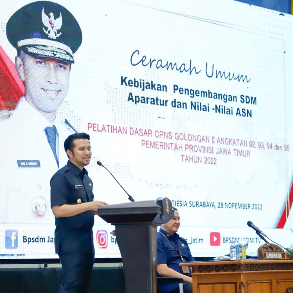 Wakil Gubernur Jawa Timur Emil Elestianto Dardak menyampaikan paparan saat membuka Latsar CPNS Golongan II. (Ist) 