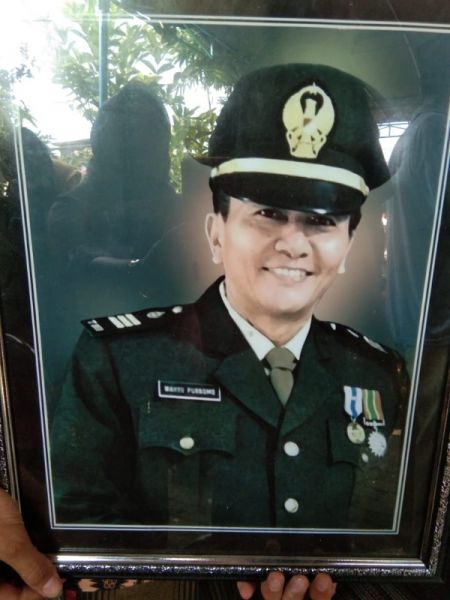 Anggota TNI, Kapten Wahyu Purnomo meninggal dunia akibat kecelakaan tunggal akibat Jalan berlubang dan rusak saat melintas di Desa Ngangkatan Kecamatan Rejoso Kabupaten Nganjuk. (Ist) 