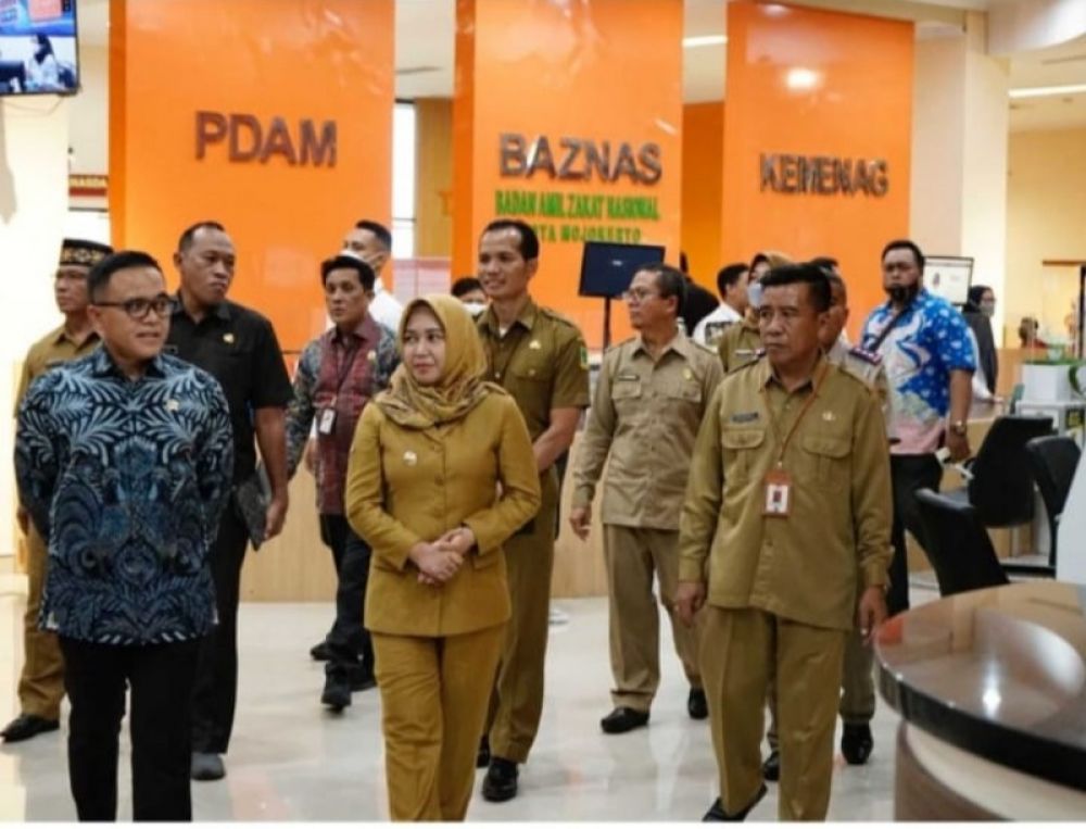 Wali Kota Mojokerto Ika Puspitasari bersama OPD dampingi MenPANRB Abdullah Azwar Anas Kunjungi MPP Gajahmada. (ist)