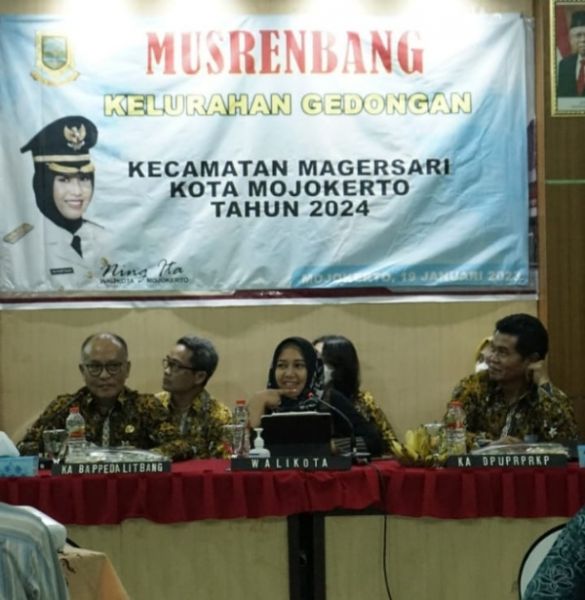 Wali Kota Mojokerto Ika Puspitasari menghadiri acara Musrenbang di Kelurahan Gedongan Kecamatan Magersari. (Ist) 