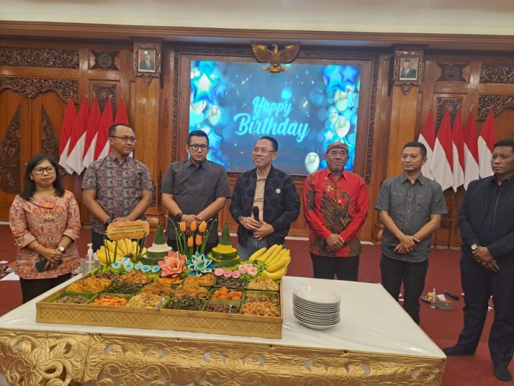 Lebih meriah karena ada pesta kejutan HUT pak Gaguk Tri Prasetyo. (eko)