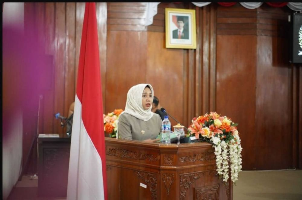 Wali Kota Mojokerto Ika Puspitasari menyampaikan Nota Keuangan Raperda P-APBD Tahun Anggaran 2023. (ist)