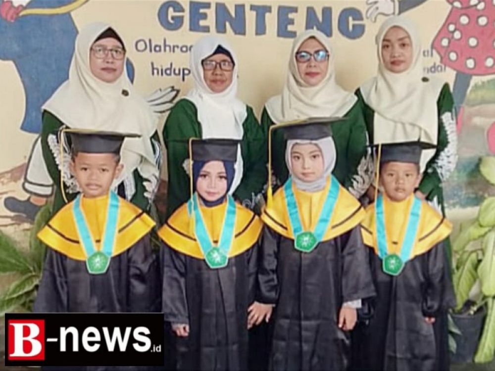 Salah satu contoh seremonial wisuda kelulusan taman kanak-kanak di Genteng, Banyuwangi.(ist) 