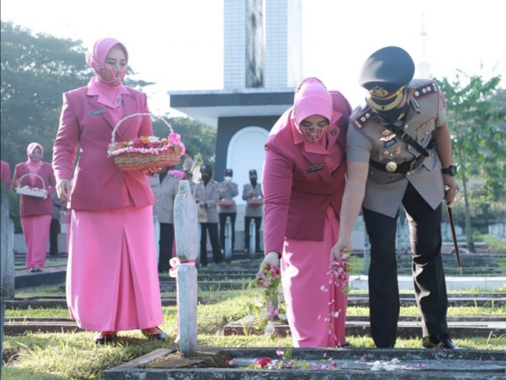 Jelang Hari Bhayangkara 1 Juli, Kapolres Kediri Ziarah ke TMP Pare